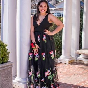 I am selling my junior year prom dress